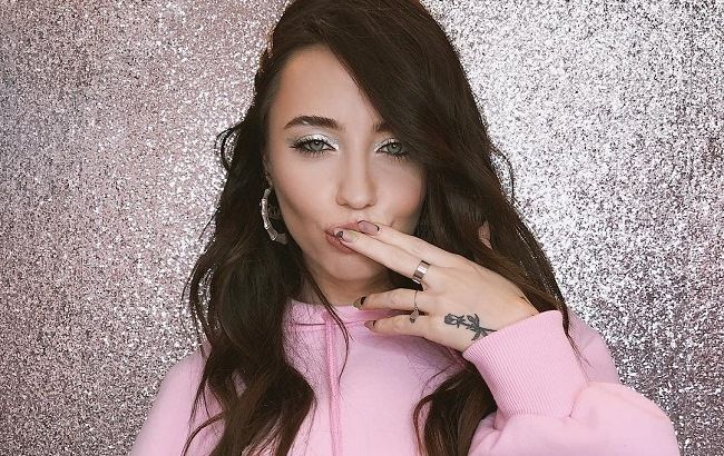 Потеряла район: Надя Дорофеева в образе стильной "гопницы" повеселила сеть