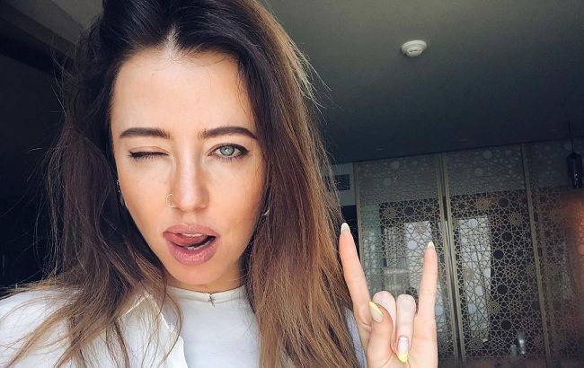 "Сонечко наше": Надя Дорофєєва захопила яскравим образом в одній тільки футболці