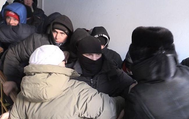 Полиция взяла под охрану кондитерскую фабрику в Житомире