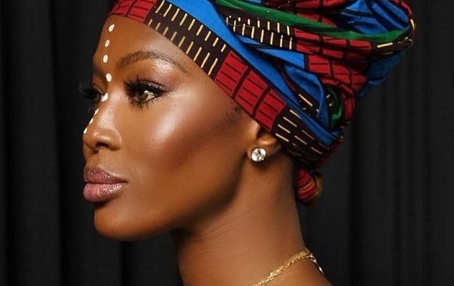 Королева: Наоми Кэмпбелл блистает в роскошном вечернем платье Maison Ala&iuml;a