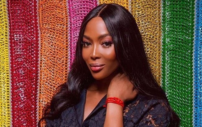 Наоми Кэмпбелл демонстрирует топ-3 эффективных упражнения для идеального тела