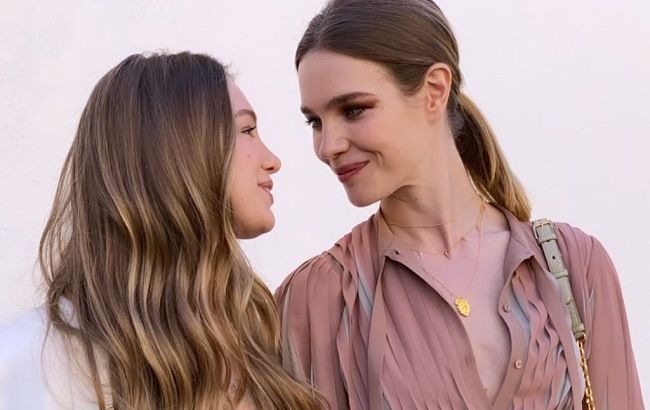 Нежно и изысканно: Наталья Водянова отправилась на показ Dior с сестрой