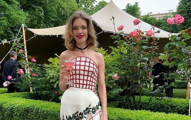 Прилив нежности: Наталья Водянова блистает в Париже в стильном комбинезоне от знаменитого дизайнера