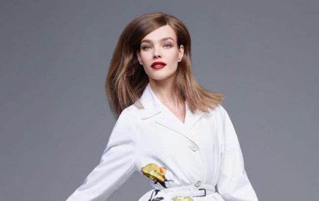 Готується до весілля? Наталя Водянова красується в білосніжному платті і з яскравим макіяжем