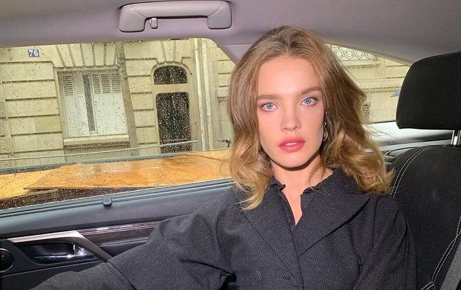 Стильная и стройная: Наталья Водянова похвасталась безупречной фигурой в необычном наряде