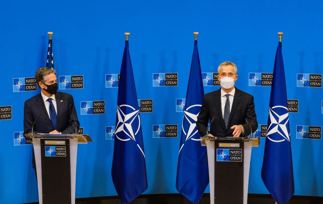 Столтенберг и Блинкен обсудили "необычную" военную активность России у Украины