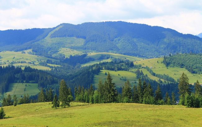 Туристам тяжело добраться до Буковеля: на въезде в Яремче километровые пробки