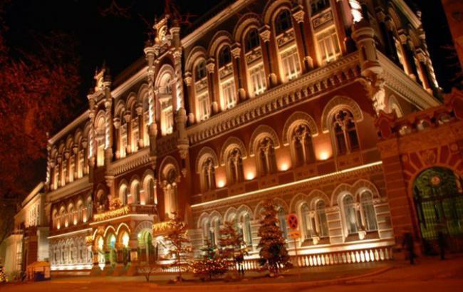 НБУ на 1 марта ослабил курс гривны до 27,10 за доллар