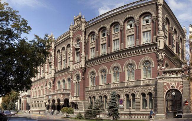 НБУ на 4 августа ослабил курс гривны до 21,71 грн/долл