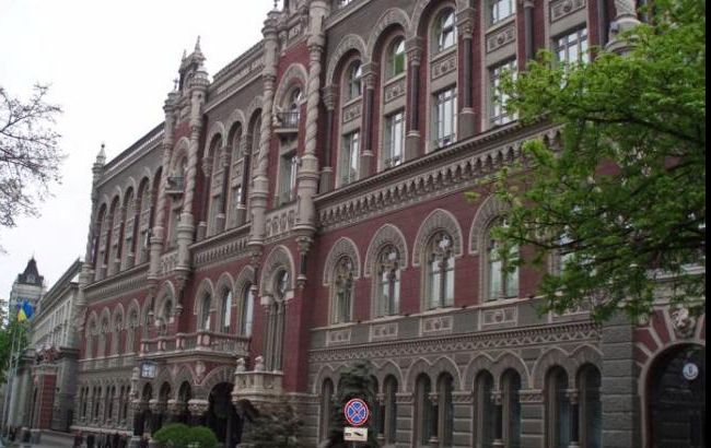 НБУ на 3 сентября ослабил курс гривны до 21,99 грн/долл