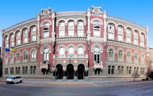 Курс НБУ: Гривня 27 березня опустилася до 23,51 грн/дол