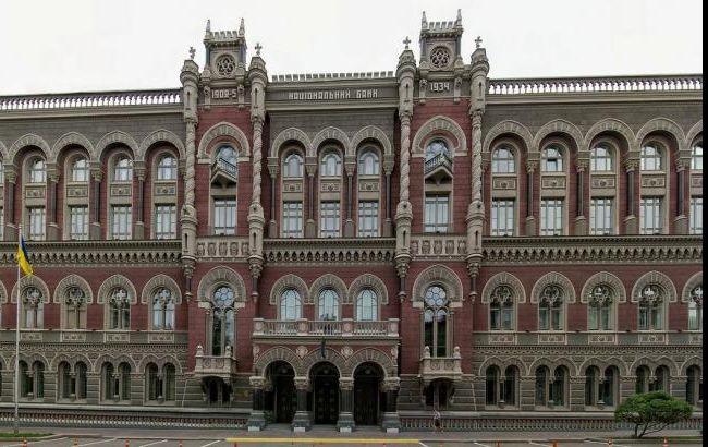 НБУ на 9 сентября ослабил курс гривны до 22,42 грн/долл