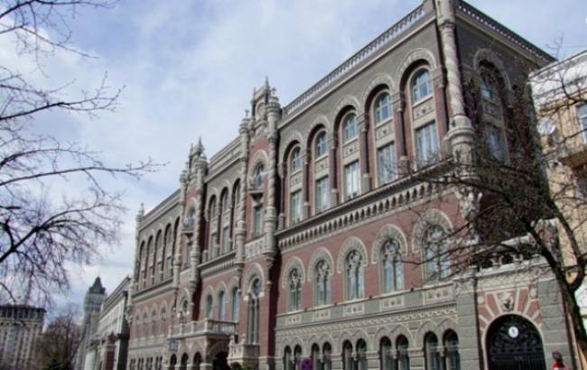 НБУ на 9 октября еще немного ослабил курс гривны до 21,30 грн/долл