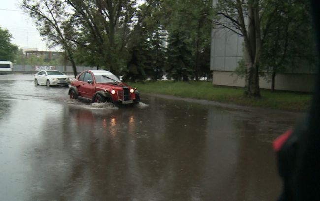 Ливень затопил улицы Днепра