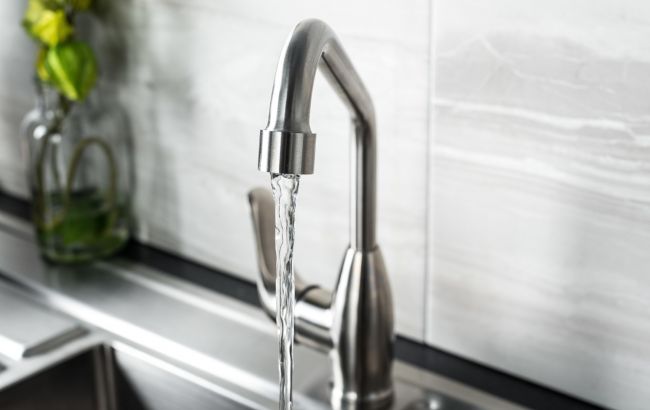 Видалять навіть старий наліт: ці ефективні засоби швидко позбудуться накипу на крані