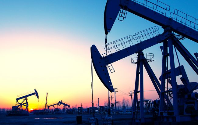 Цена нефти Brent торгуется выше 57 долларов за баррель