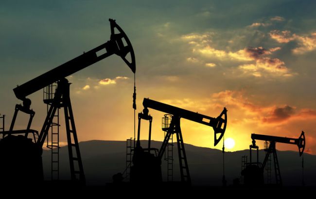 Цена нефти Brent опустилась ниже 56 долларов за баррель