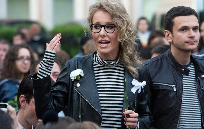 Ксения Собчак покинула Россию "по рекомендации спецслужб"