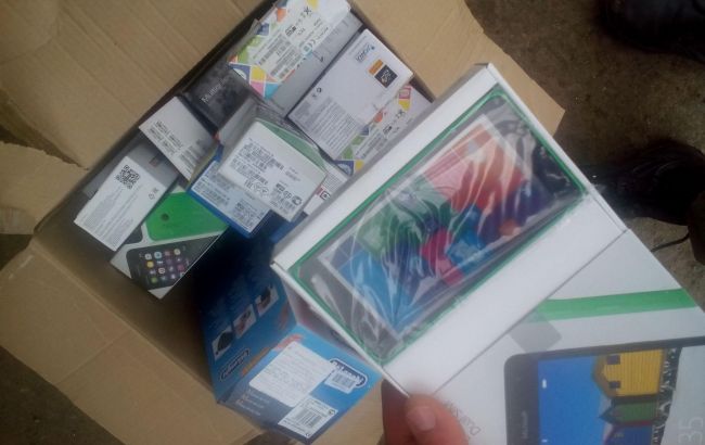 Пограничники в зоне АТО изъяли партию телефонов и телевизоров