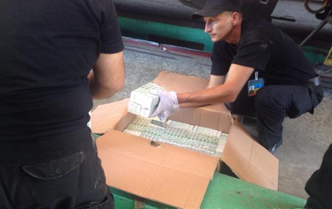 В Ильичевском порту пограничники разоблачили канал перемещения акцизных марок