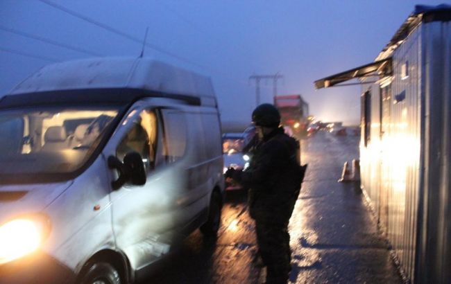 Бойовики вночі обстріляли КПВВ "Мар&rsquo;їнка"