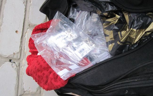 Пограничники на границе с РФ обнаружили скрытые драгоценности на 2,5 млн гривен