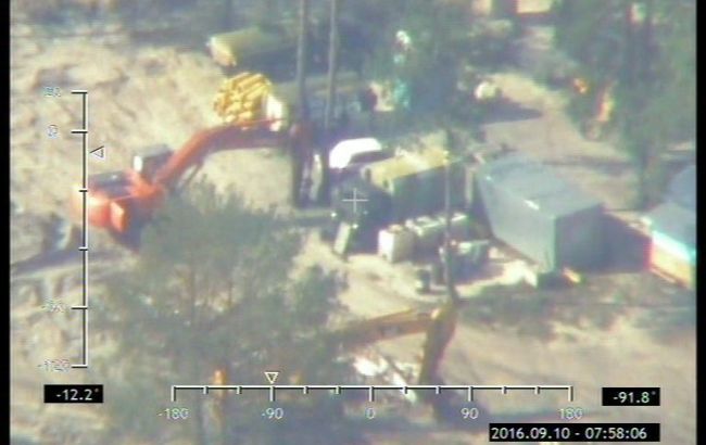 В Ровенской области обнаружили еще 4 незаконных "копанки" янтаря