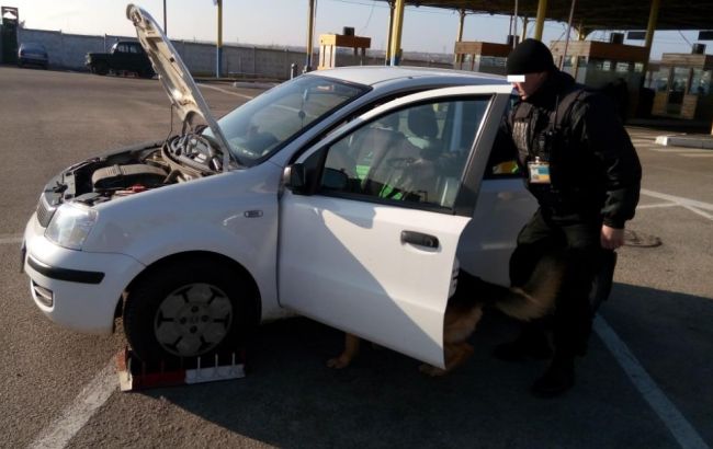 Прикордонники виявили два автомобілі, які значилися в базі даних Інтерполу