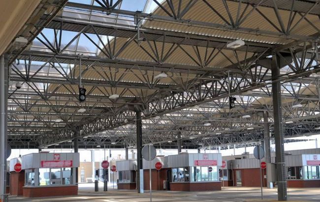 Україна і Польща продовжили на півроку перетин кордону в Угринові в пішому порядку