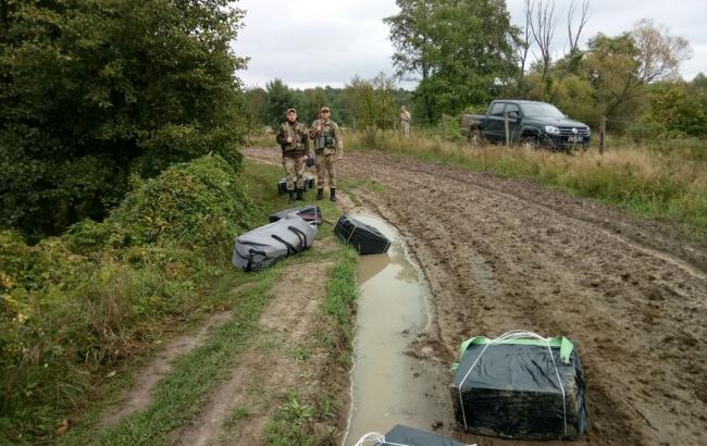 На Волыни пограничники со стрельбой задержали контрабандистов сигарет