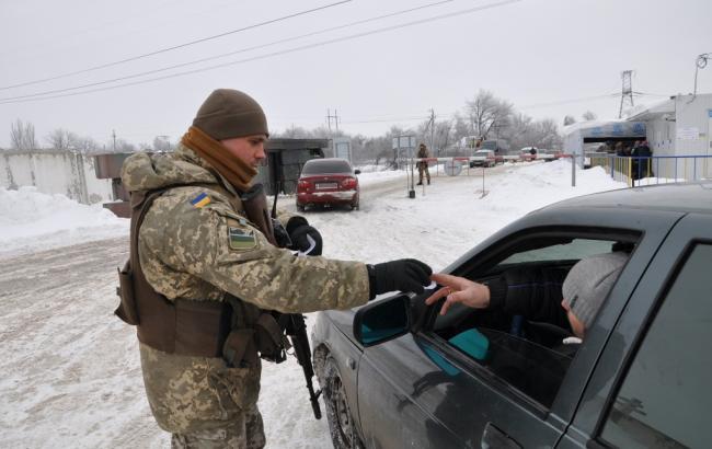 КПВВ на Донбассе за сутки пересекли 42 тыс. человек
