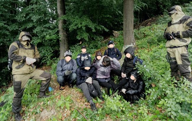 На Закарпатті затримали дев&rsquo;ятьох нелегалів