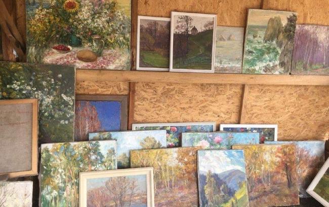 На КПВВ "Новотроицкое" изъяли более 200 картин