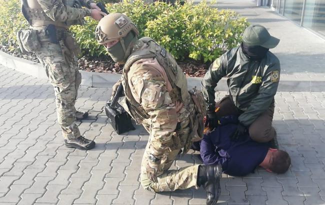 В Закарпатской области задержали контрабандиста, который предлагал взятку пограничникам