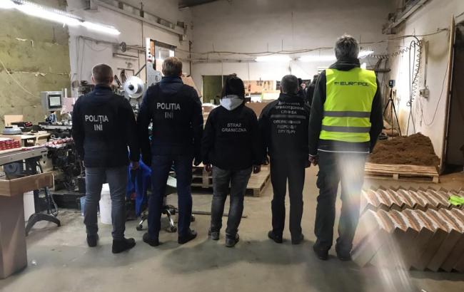 Украинские и польские пограничники обнаружили производство сигарет на 2 млн евро