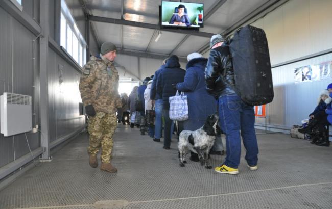 Пункты пропуска на Донбассе за сутки пересекли более 31 тыс. человек