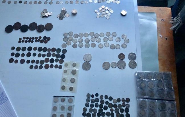 На границе с Польшей задержали контрабанду старинных монет