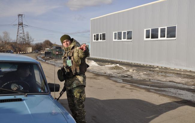 Пункты пропуска на Донбассе за сутки пересекли 32 тыс. человек