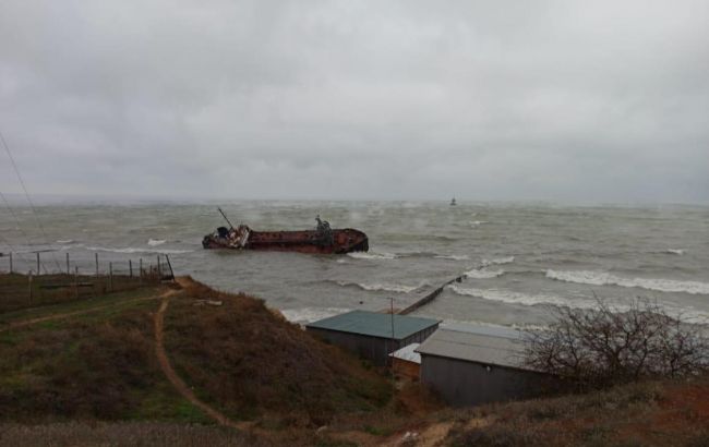 Затонувший танкер в Одессе планируют убрать до 25 июня