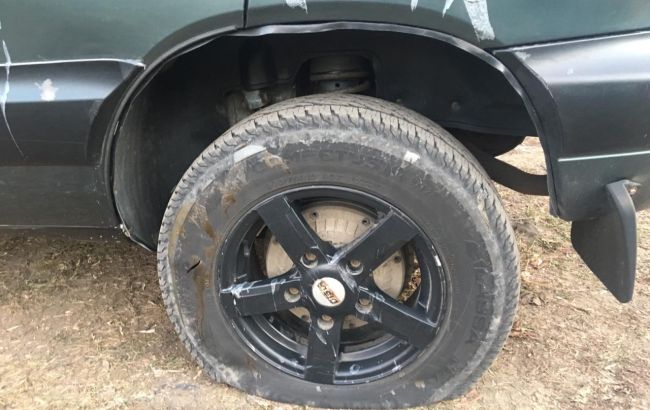 В Харьковской области авто пограничника облили кислотой