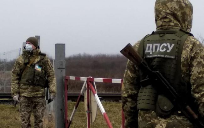 На границе с Польшей и Венгрией "застряли" более 300 автомобилей