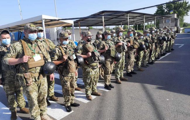 На Донбассе два КПВВ готовы к открытию: с утра собрались очереди