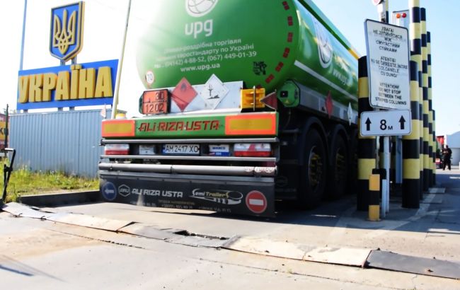 Зеленые коридоры бензовозам: топливо пропускают на границе без очереди