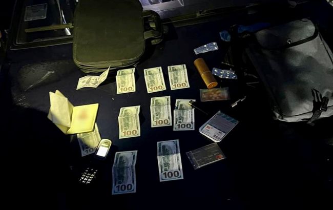 До Угорщини на надувному матраці. На Закарпатті затримали чоловіка, що переправляв ухилянтів