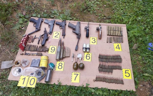 У двох областях прикордонники викрили схему продажу викраденого на фронті озброєння