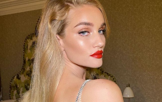 Идеально на праздники: Роузи Хантингтон-Уайтли показала новый роскошный вечерний макияж