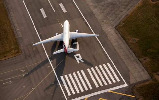 Через несправність в лондонському аеропорту Хітроу скасовано десятки рейсів