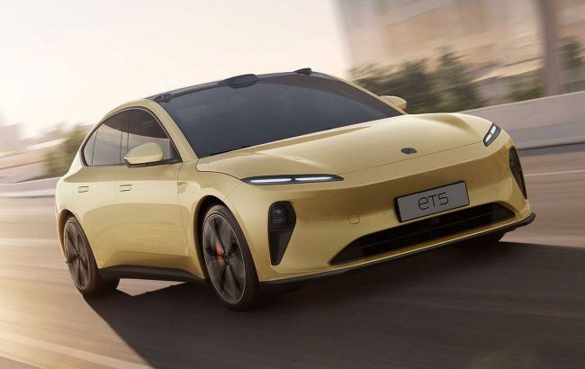 У бюджетного электрокара Tesla Model 3 появился роскошный конкурент из Китая