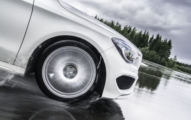 Їзда на зимовій гумі влітку: названо ТОП 3 головних небезпек