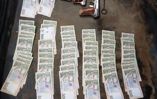 Військова прокуратура затримала у Полтаві чоловіка за нелегальний продаж вогнепальної зброї